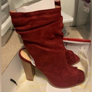 Cranberry Red colored women’s shoes size 8